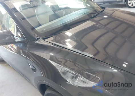 2026 Tesla Model Y Long Range Dual Motor All-Wheel Drive/Long Range Launch Series z USA, uszkodzony, nr VIN 7SAYGDEE7TF387729